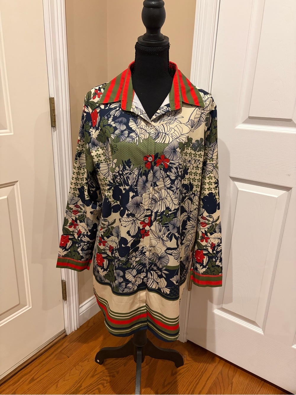 Floral Collared Tunic in Cream, Navy & Red
